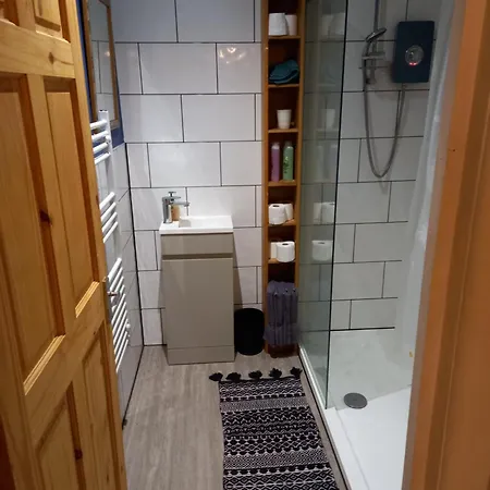 Jim's Place Apartment