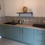 Jim's Place Апартаменты *